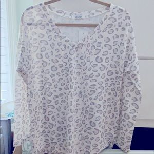 Super soft leopard tee, vneck, NWT